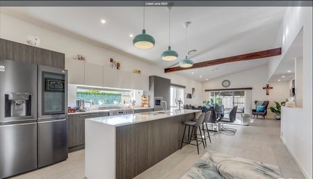 Great Family Home In Ultra Handy Location - Photo 3