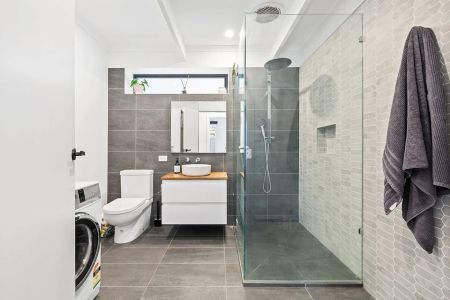 FAMILY HOME IN THE HEART OF CHELSEA! - Photo 4