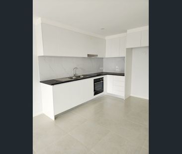 Recently Built, Fully Equipped Granny Flat with Lock-Up Garage! - Photo 4