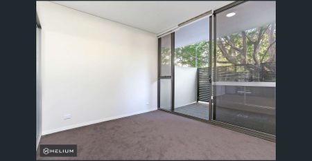 Oversized One Bedroom Apartment - Photo 2