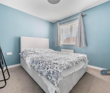 3 bedroom semi-detached house to rent - Photo 4