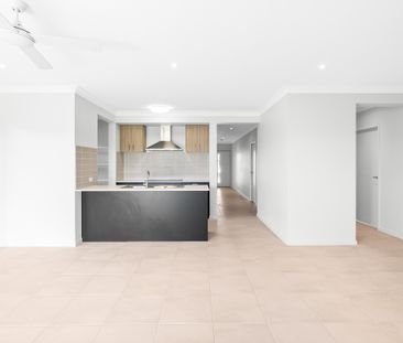 Stunning Four Bedroom Home - Photo 5