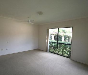 Spacious Family Home, close to Robina Town Centre - Photo 1