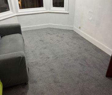 3 Bed Terraced House, Boundary Road, E13 - Photo 3