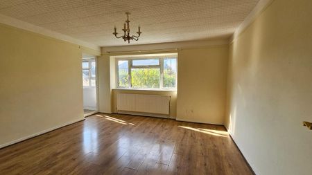 3 bedroom ground floor maisonette to rent - Photo 2