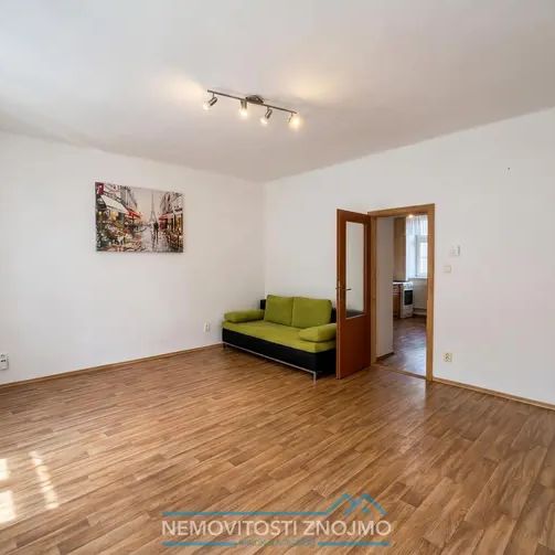 Pronájem cihlového bytu 2+1 se zahrádkou, ul. Na Vinici, Znojmo - Photo 1