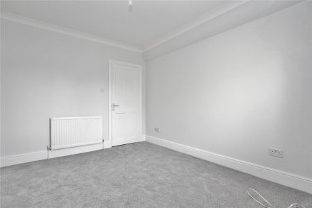 High Street, Woking - 1 bedroomProperty for lettings - Seymours - Photo 3