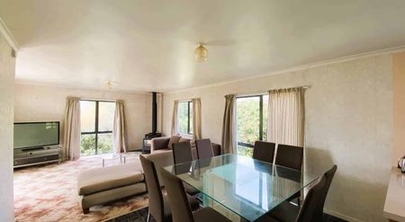 Seaside Living at Its Best – 3 Bedroom Gem - Photo 4