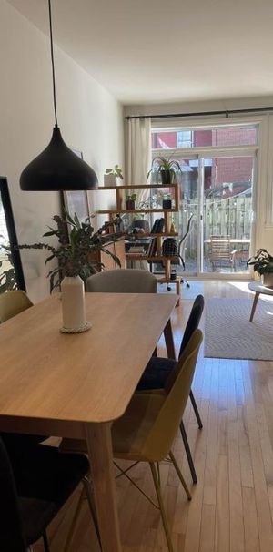 Grand 3 1/2 lumineux avec terrasse privée juste à côté du métro Frontenac. - Photo 1