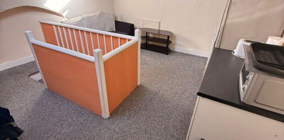 1 bed House Share - To Let - Photo 2