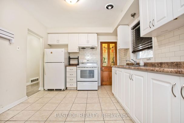 Detached Home For Lease | C8138758 - Photo 1