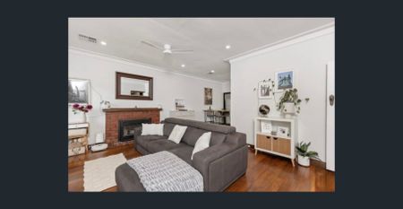 1950's Charm in a Prime Location - Photo 2