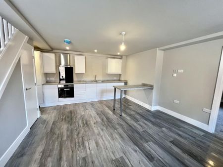 2 bedroom mews to rent - Photo 4