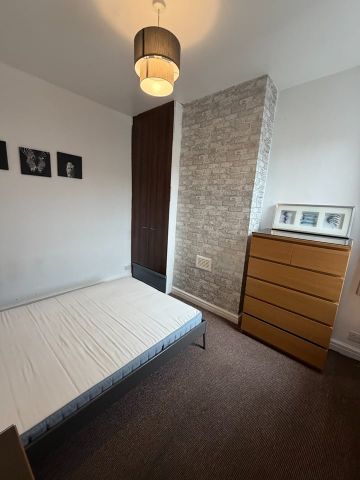 2 Bed Terraced House, Hersey St, M6 - Photo 5