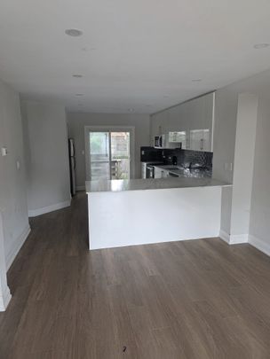 For Lease - 110 BEACH Road, Hamilton, Ontario - Photo 1