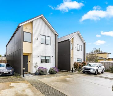 Sleek and Stylish - Photo 6