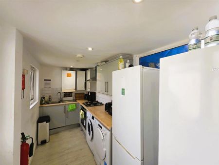 House share to rent - Photo 3