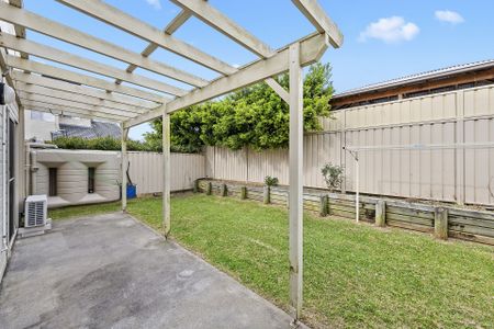 Modern Living - Photo 5