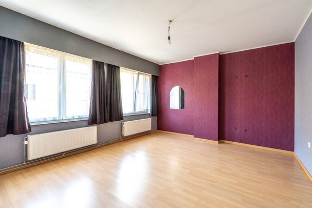 GESLOTEN BEBOUWING IN HET CENTRUM VAN WUUSTWEZEL - Photo 1