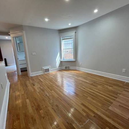 Beautiful Leslieville/Film District 2 Bdrm Renovated Suite for Rent - Photo 4