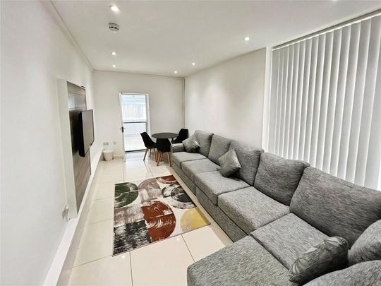 1 bedroom in a house share to rent - Photo 1