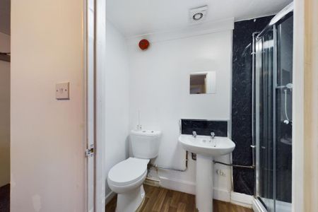 1 bedroom in a house share to rent - Photo 4