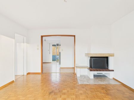 Appartement spacieux de 4.5 pièces dans un petit immeuble calme à Delémont - Foto 2