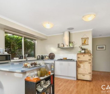 2/4 Camley Court, Berwick - Photo 4