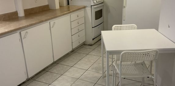 2 1/2 STUDIO CENTRE VILLE FACE AUX PONTS - Photo 2