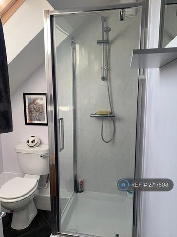 3 bedroom flat to rent - Photo 4