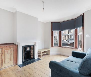 3 bedroom end of terrace house to rent - Photo 3