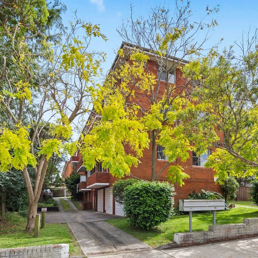 Bright & Easy Living in a Quiet Boutique Block - Photo 1