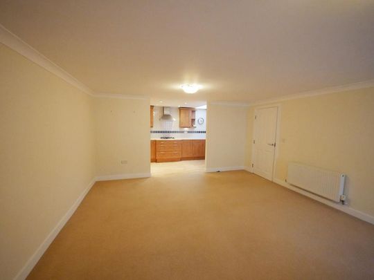 2 bedroom coach house to rent - Photo 1