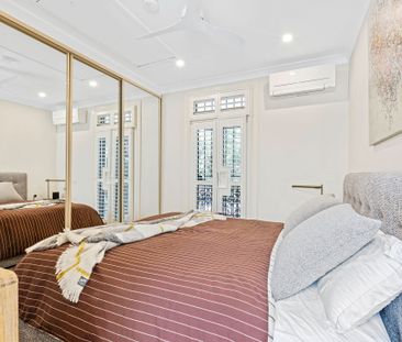 Elegant, updated Victorian terrace in sought-after park-side pocket - Photo 6