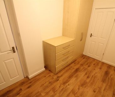 Great West Road, Isleworth - Photo 1