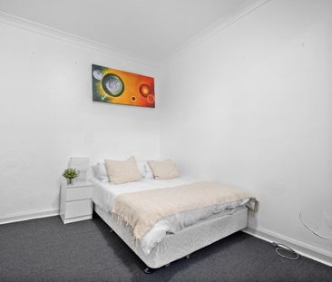 Redfern - Photo 3