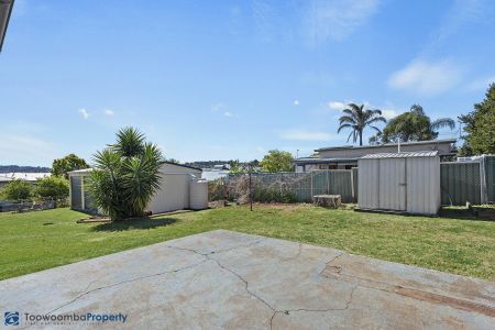 Close to City Centre with huge ADDITIONAL SHED! - Photo 3