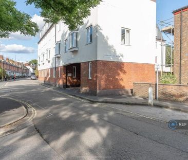 4 bedroom flat to rent - Photo 1