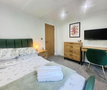 1 bedroom in a house share to rent - Photo 2