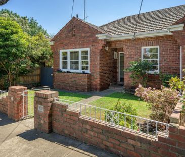 " Charming Two-Bedroom Cottage" - Photo 5