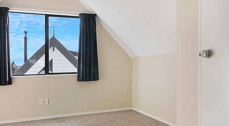 KELVIN GROVE - 3 BEDROOM - Photo 2