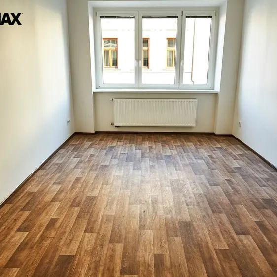 Exkluzivní pronájem zrekonstruovaného bytu 2+1 v centru Pardubic - Photo 1