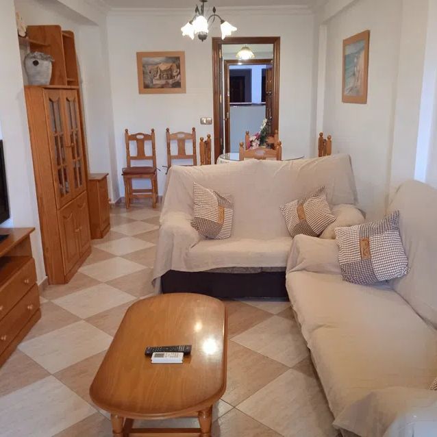 Alquiler de piso en Calle Segismundo Moret - Photo 1
