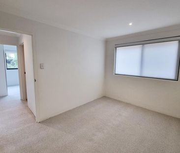 BRIGHT APARTMENT IN ULTRA CONVENIENT LOCATION - Photo 2