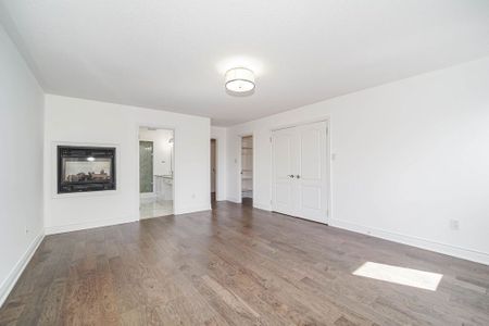 For Lease - 618 Foxcroft Boulevard, Newmarket, Ontario - Photo 5