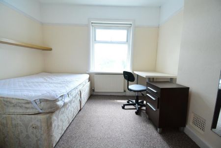 5 bedroom semi-detached house to rent - Photo 4