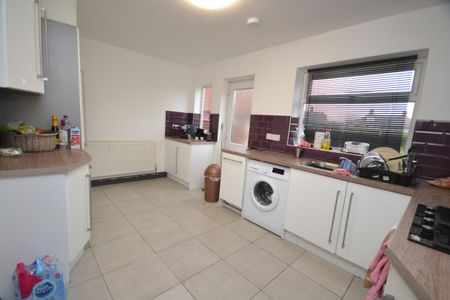 2 bed Mid Terraced House for Rent - Photo 5