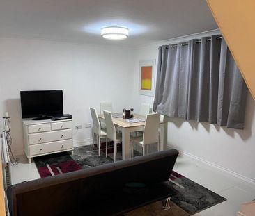 6 bedroom terraced house to rent - Photo 1