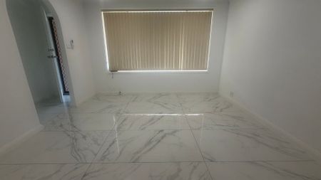 Quality Family Residence in Peaceful Edensor Park for RENT! - Photo 5