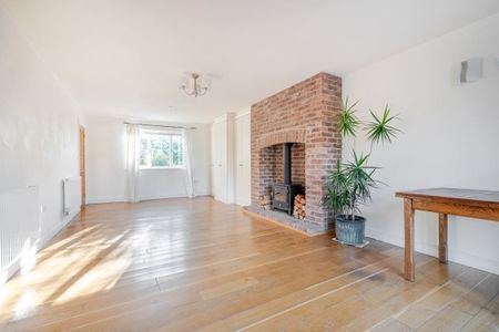 4 bedroom detached house to rent - Photo 3